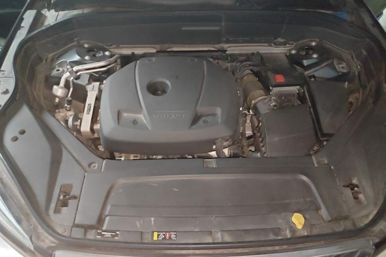 Used Volvo XC90 2019 T6 Zhiyi Edition 7-Seater China VI Standard Engine Bay