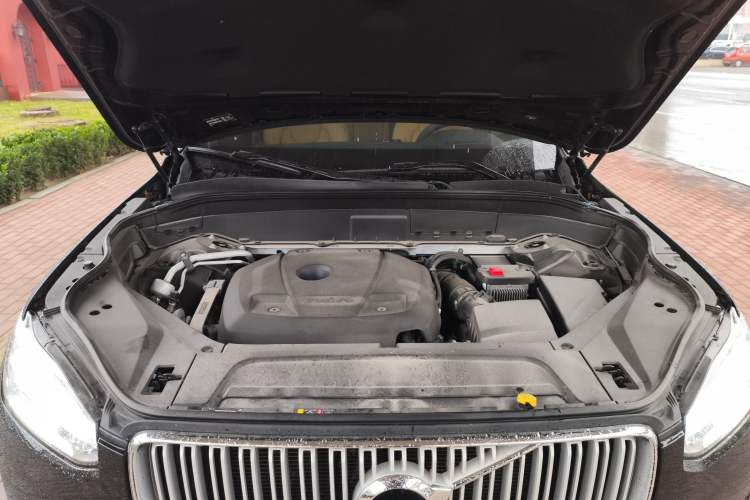 Used Volvo XC90 2019 T6 Zhiyi Edition 7-Seater China VI Standard Engine Bay