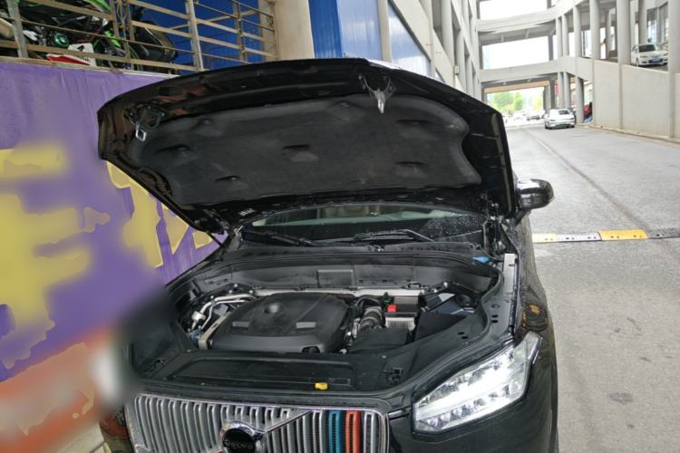 Used Volvo XC90 2019 T6 Zhiyi Edition 7-Seater China VI Standard Engine Bay