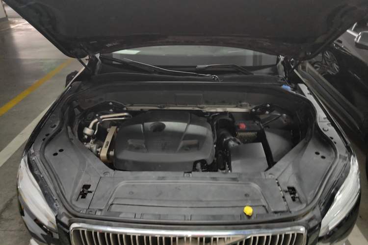 Used Volvo XC90 2019 T5 Zhiyi Edition 5-Seater China VI Standard Engine Bay