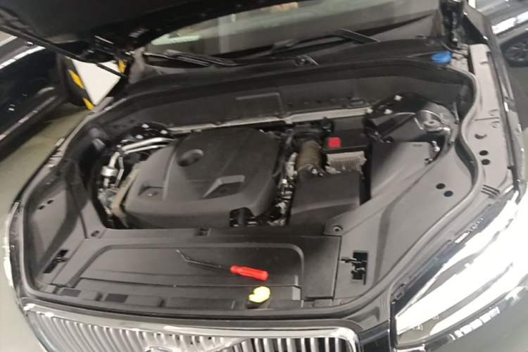 Used Volvo XC90 2019 T6 Zhiyi Edition 7-Seater China V Emission Standard Engine Bay