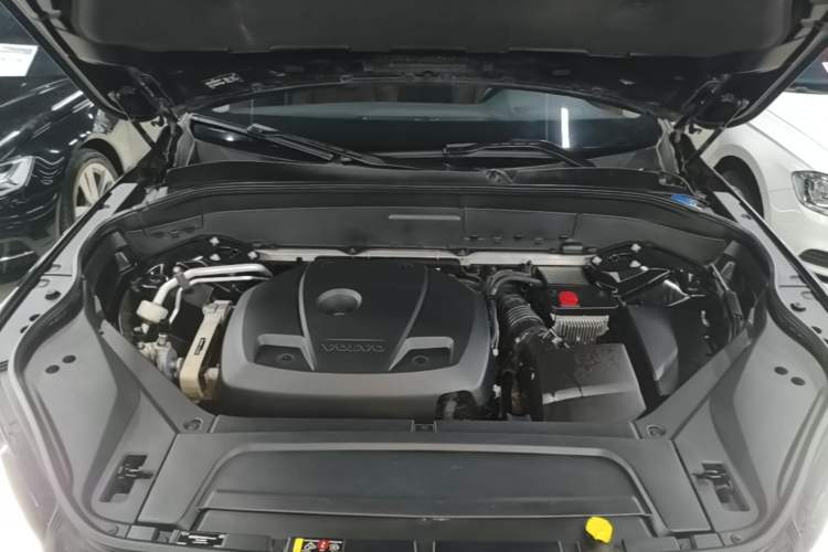 Used Volvo XC90 2019 T6 Zhiyi Edition 7-Seater China VI Standard Engine Bay