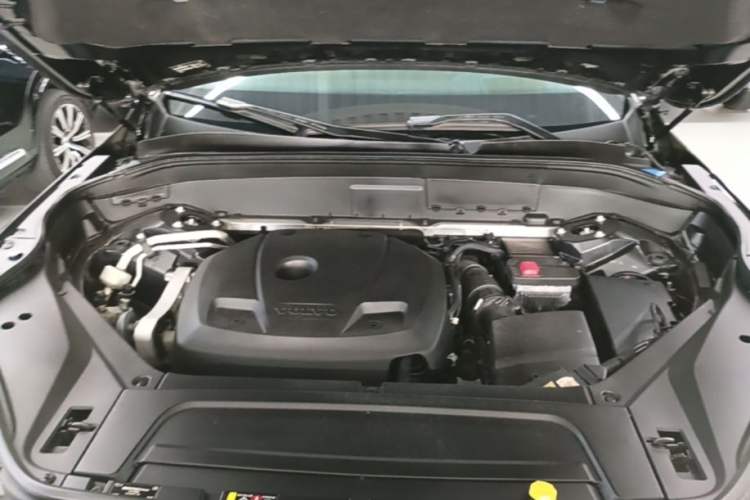 Used Volvo XC90 2019 T6 Zhiya Edition 7-Seater China VI Standard Engine Bay