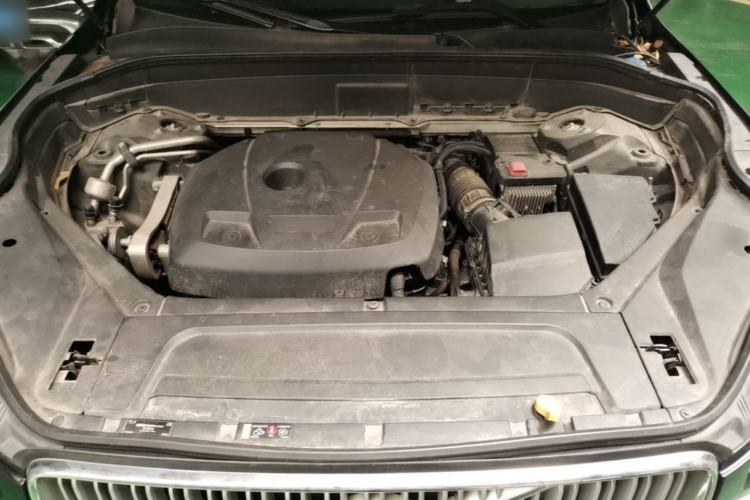 Used Volvo XC90 2019 T6 Zhiya Edition 7-Seater China VI Standard Engine Bay