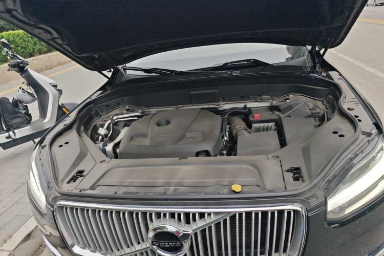 Used Volvo XC90 2019 T6 Zhiyi Edition 7-Seater China V Emission Standard Engine Bay