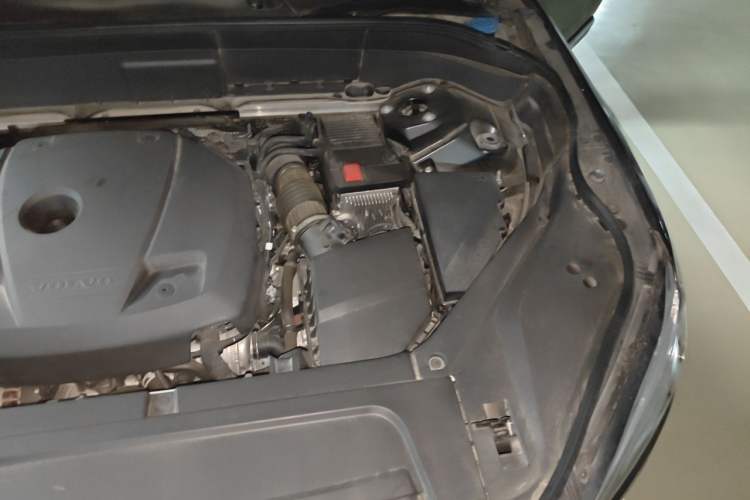 Used Volvo XC90 2019 T6 Zhiyi Edition 7-Seater China VI Standard Engine Bay Left