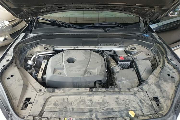 Used Volvo XC90 2019 T6 Zhiyi Edition 7-Seater China VI Standard Engine Bay