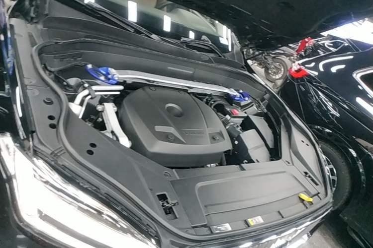 Used Volvo XC90 2019 T6 Zhiyi Edition 7-Seater China V Emission Standard Engine Bay