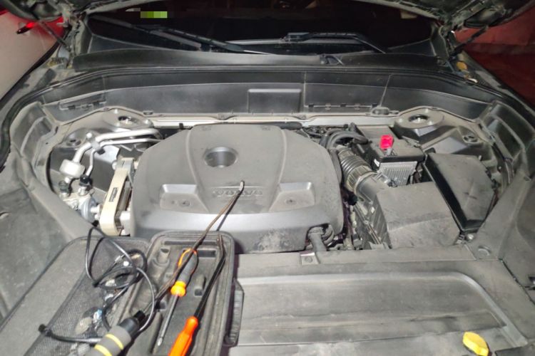 Used Volvo XC90 2019 T6 Zhiya Edition 7-Seater China VI Standard Engine Bay