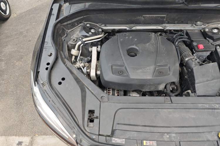 Used Volvo XC90 2019 T6 Prestige 7-Seater China VI Standard Engine Bay Right