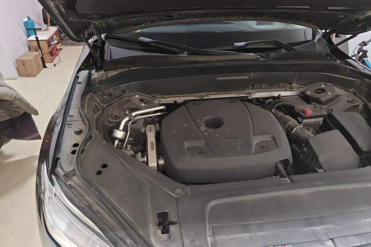 Used Volvo XC90 2019 T6 Zhiyi Edition 7-Seater China VI Standard Engine Bay Right
