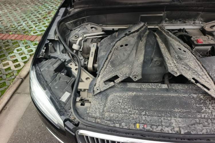 Used Volvo XC90 2019 T6 Zhiya Edition 7-Seater China VI Standard Engine Bay Right