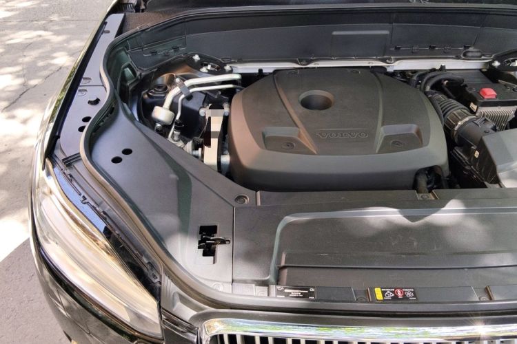 Used Volvo XC90 2019 T6 ZhiZun Edition 7-Seater China V Standard Engine Bay Right