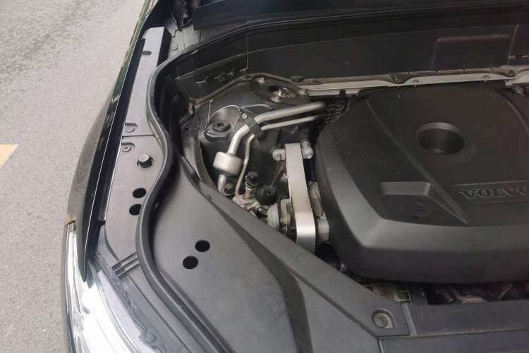 Used Volvo XC90 2019 T6 ZhiZun Edition 7-Seater China V Standard Engine Bay Right
