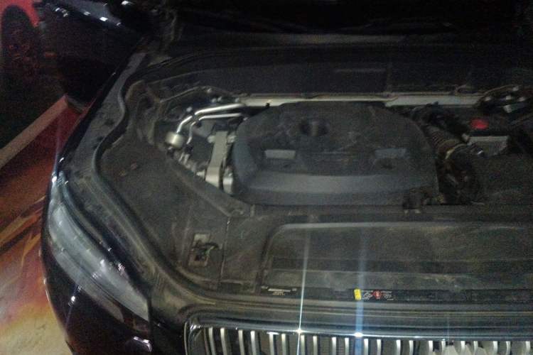 Used Volvo XC90 2019 T6 Zhiya Edition 7-Seater China VI Standard Engine Bay Right