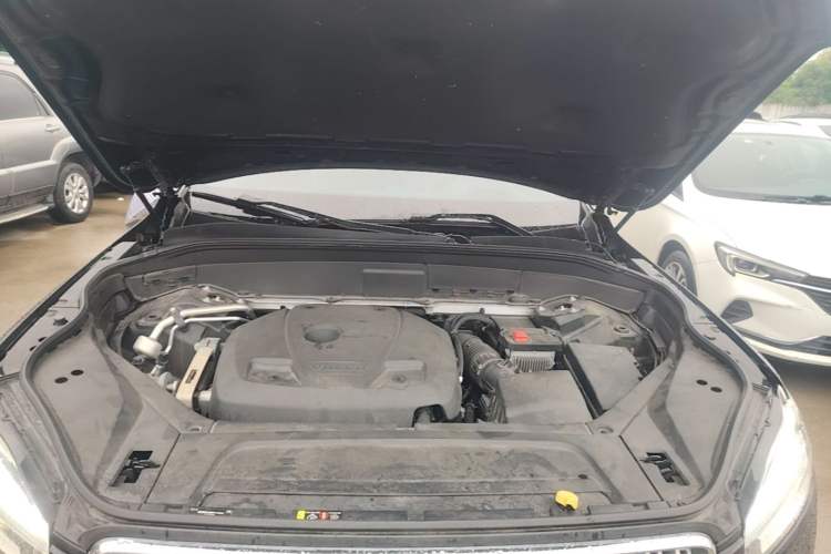 Used Volvo XC90 2019 T6 Prestige 7-Seater China VI Standard Engine Bay