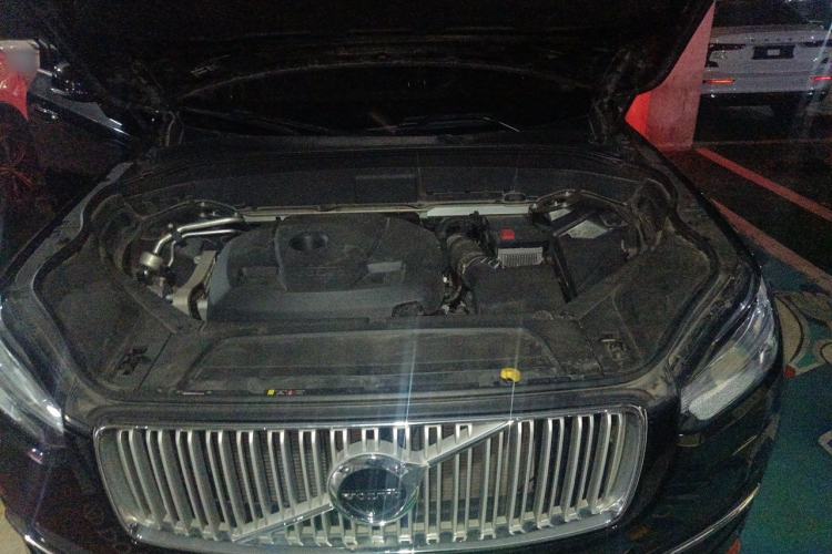 Used Volvo XC90 2019 T6 Zhiya Edition 7-Seater China VI Standard Engine Bay