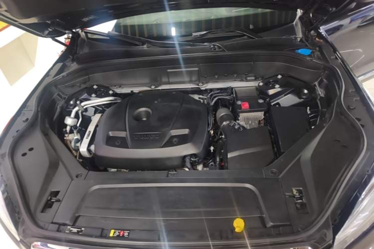Used Volvo XC90 2019 T5 Zhiyi Edition 5-Seater China VI Standard Engine Bay