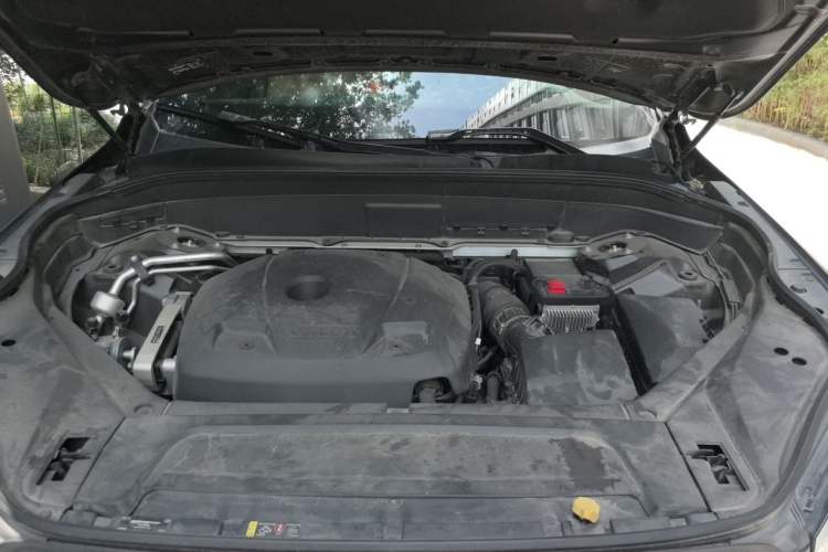 Used Volvo XC90 2019 T6 Luxury Edition 7-seater China V Standard Engine Bay