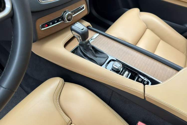 Used Volvo XC90 2019 T6 Zhiya Edition 7-Seater China VI Standard Exterior 9