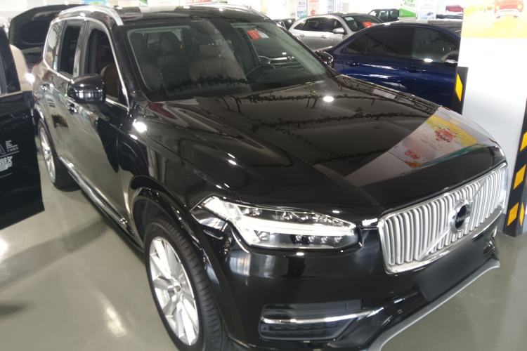 Used Volvo XC90 2019 T6 Zhiyi Edition 7-Seater China V Emission Standard Front Right 45 Deg