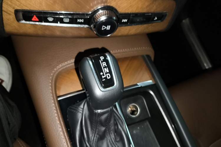 Used Volvo XC90 2019 T6 Zhiyi Edition 7-Seater China V Emission Standard Gear Lever