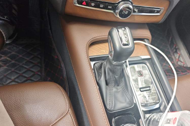 Used Volvo XC90 2019 T6 Zhiyi Edition 7-Seater China V Emission Standard Gear Lever