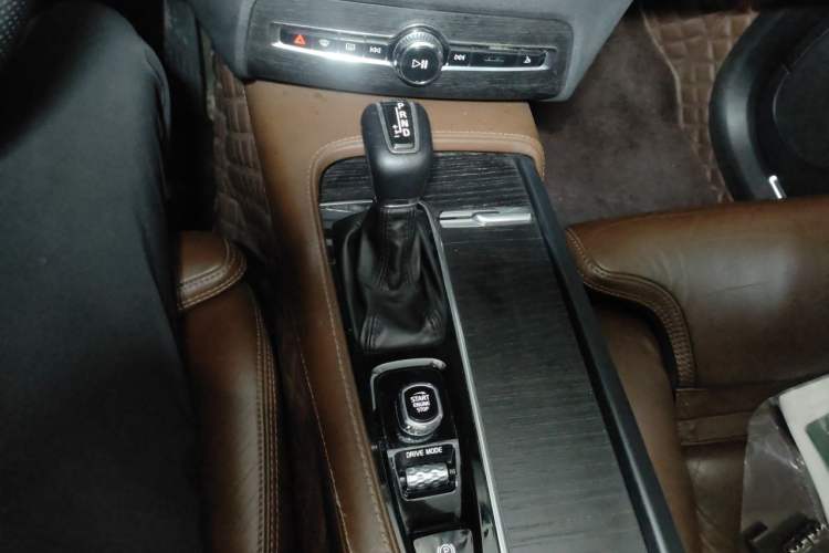 Used Volvo XC90 2019 T6 Zhiya Edition 7-Seater China VI Standard Gear Lever