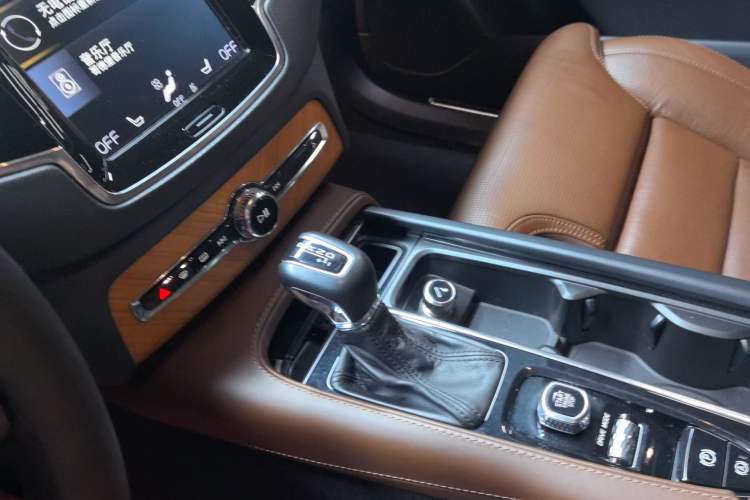 Used Volvo XC90 2019 T6 ZhiZun Edition 7-Seater China V Standard Gear Lever