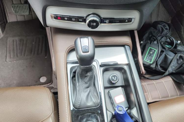Used Volvo XC90 2019 T5 Zhiyi Edition 5-Seater China VI Standard Gear Lever