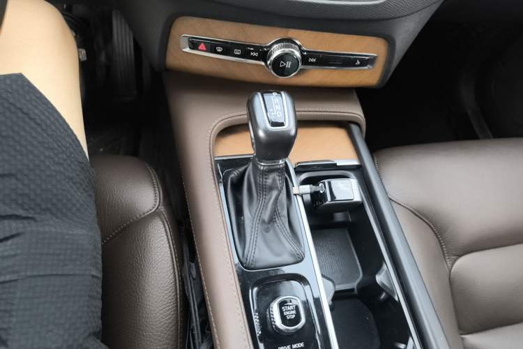 Used Volvo XC90 2019 T6 Zhiyi Edition 7-Seater China V Emission Standard Gear Lever