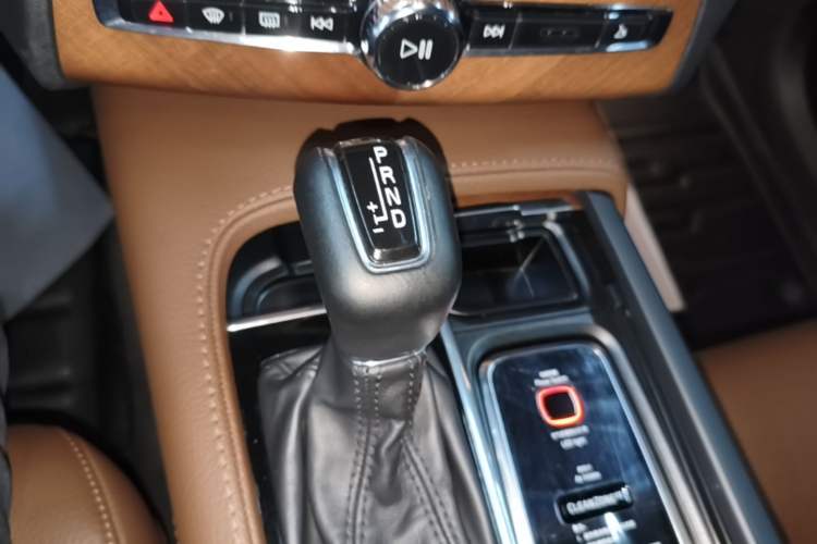 Used Volvo XC90 2019 T6 Zhiyi Edition 7-Seater China VI Standard Gear Lever