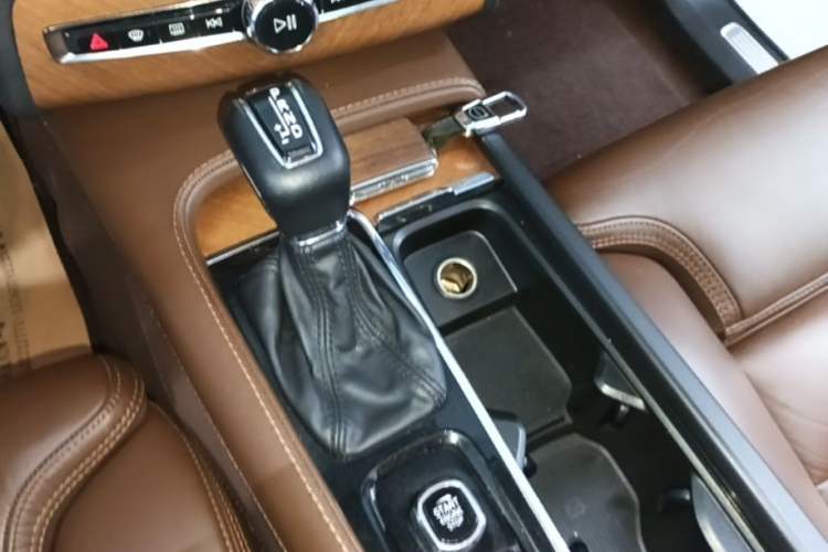 Used Volvo XC90 2019 T6 Zhiya Edition 7-Seater China VI Standard Gear Lever