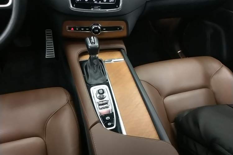 Used Volvo XC90 2019 T6 Zhiyi Edition 7-Seater China V Emission Standard Gear Lever