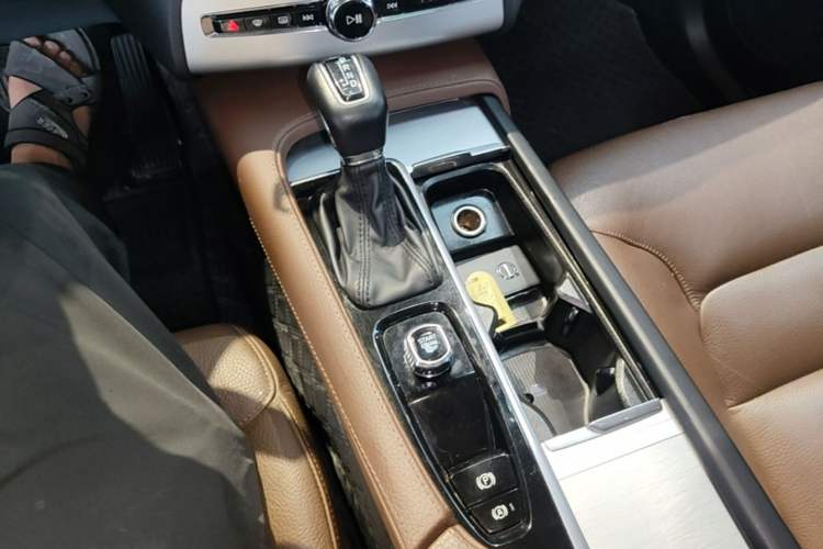 Used Volvo XC90 2019 T5 Zhiyi Edition 7-Seater China VI Gear Lever