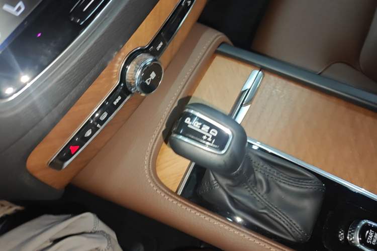 Used Volvo XC90 2019 T6 Zhiyi Edition 7-Seater China VI Standard Gear Lever