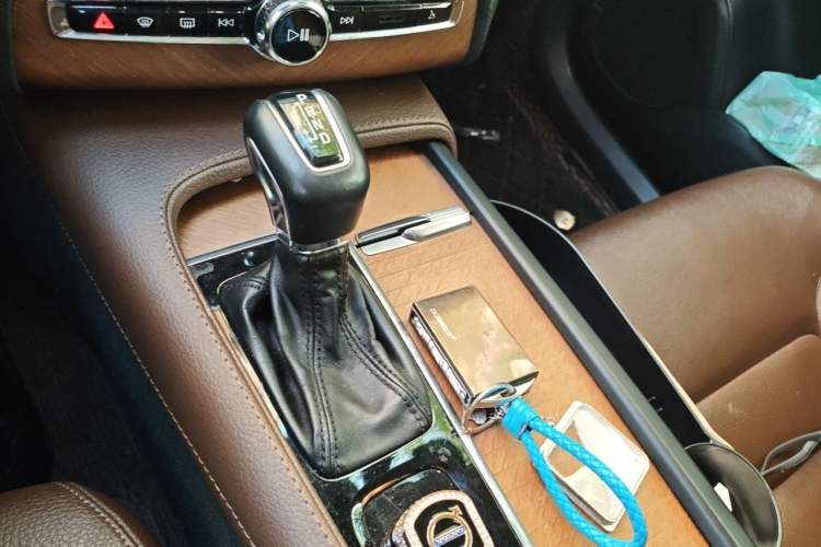Used Volvo XC90 2019 T6 Zhiyi Edition 7-Seater China V Emission Standard Gear Lever