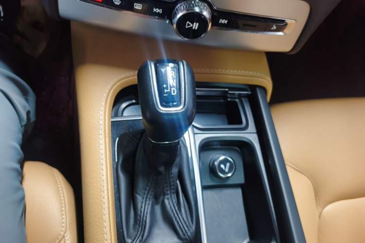 Used Volvo XC90 2019 T5 Zhiyi Edition 5-Seater China VI Standard Gear Lever