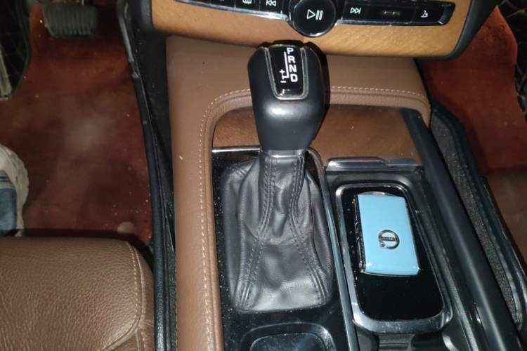 Used Volvo XC90 2019 T6 Zhiyi Edition 7-Seater China V Emission Standard Gear Lever