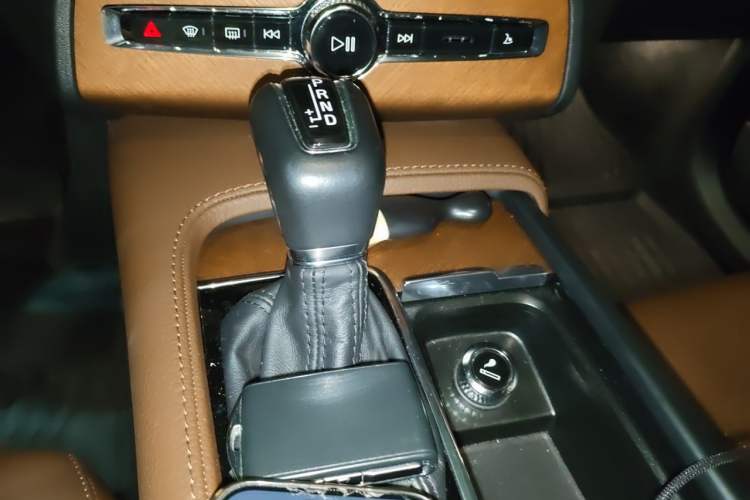 Used Volvo XC90 2019 T6 Zhiyi Edition 7-Seater China VI Standard Gear Lever