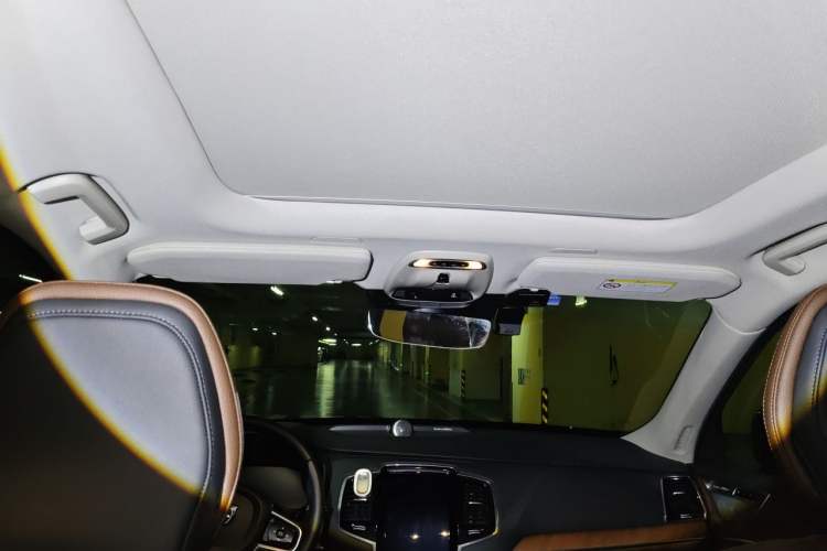 Used Volvo XC90 2019 T6 Zhiyi Edition 7-Seater China VI Standard Headliner