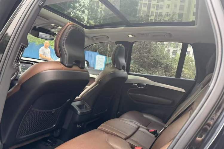 Used Volvo XC90 2019 T5 Zhiyi Edition 5-Seater China VI Standard Interior 4