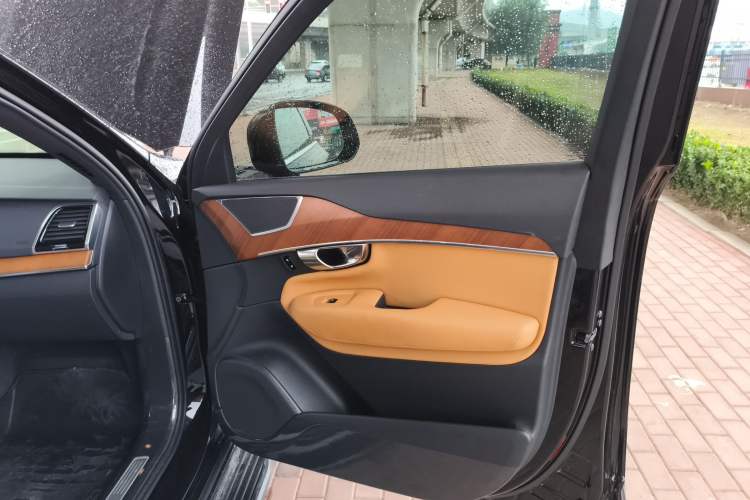 Used Volvo XC90 2019 T6 Zhiyi Edition 7-Seater China VI Standard Interior 5