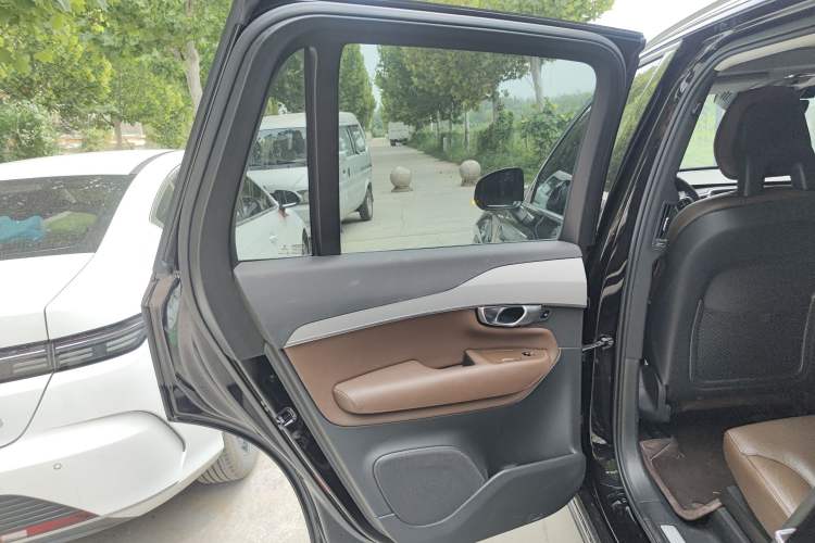 Used Volvo XC90 2019 T5 Zhiyi Edition 5-Seater China VI Standard Interior 8