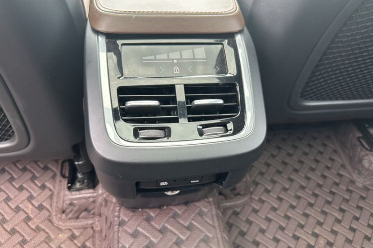 Used Volvo XC90 2019 T6 Zhiya Edition 7-Seater China VI Standard Interior 8