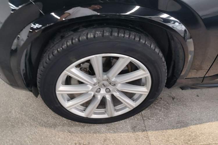 Used Volvo XC90 2019 T5 Zhiyi Edition 7-Seater China VI Left Front Wheel Hub