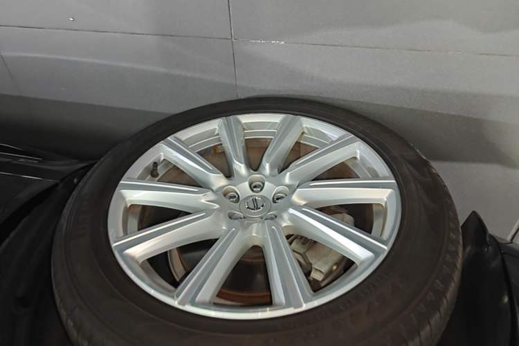 Used Volvo XC90 2019 T6 Zhiyi Edition 7-Seater China VI Standard Left Front Wheel Hub
