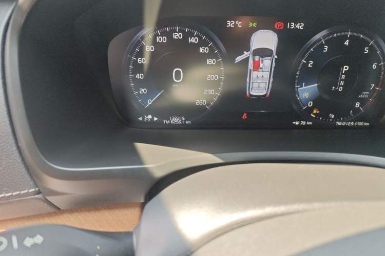 Used Volvo XC90 2019 T6 Luxury Edition 7-seater China V Standard Odometer Close Up