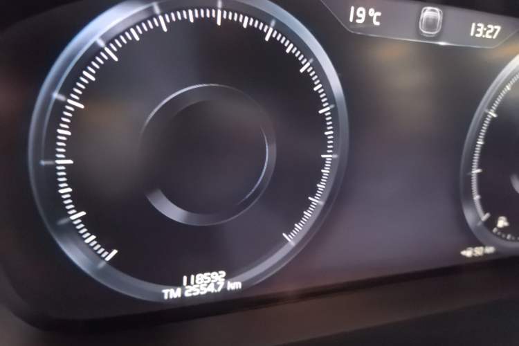 Used Volvo XC90 2019 T6 ZhiZun Edition 7-Seater China V Standard Odometer Close Up