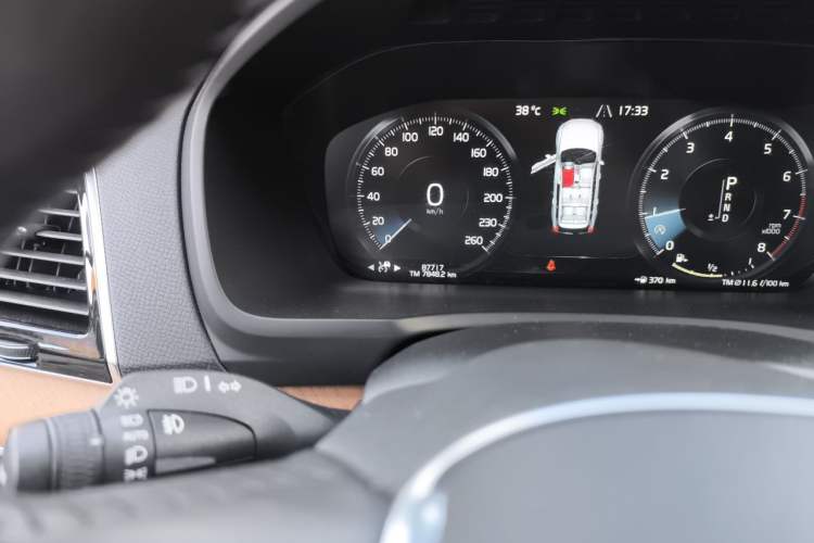 Used Volvo XC90 2019 T6 Zhiyi Edition 7-Seater China V Emission Standard Odometer Close Up